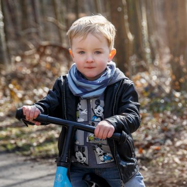 Fotograf-Hannover-Kinderfoto-Junge mit Fahrrad